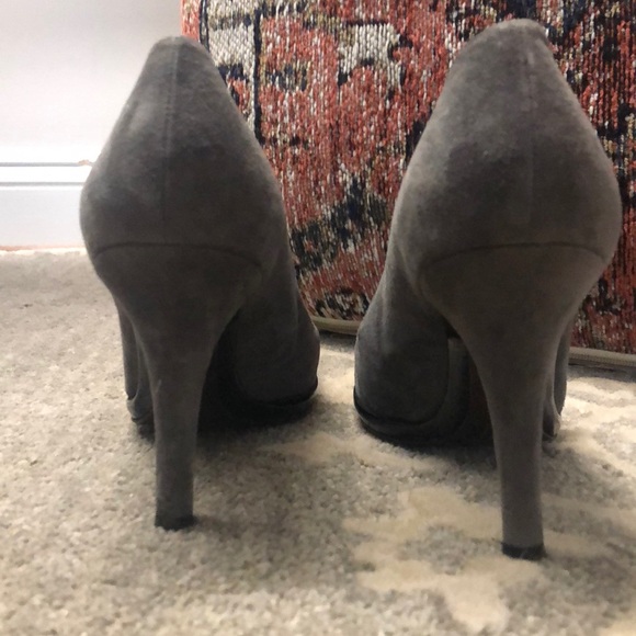 Stuart Weitzman Gray Leather Heels 7.5 - GUC/Used - Picture 7 of 12